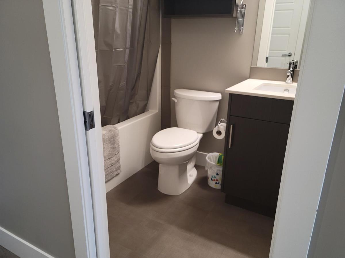 Cozy Studio Suite, 15Min Walk To Downtown Kelowna Ngoại thất bức ảnh